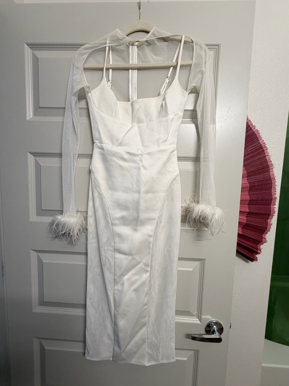 Miss Circle Elegant White Feather-Cuff Midi Dress